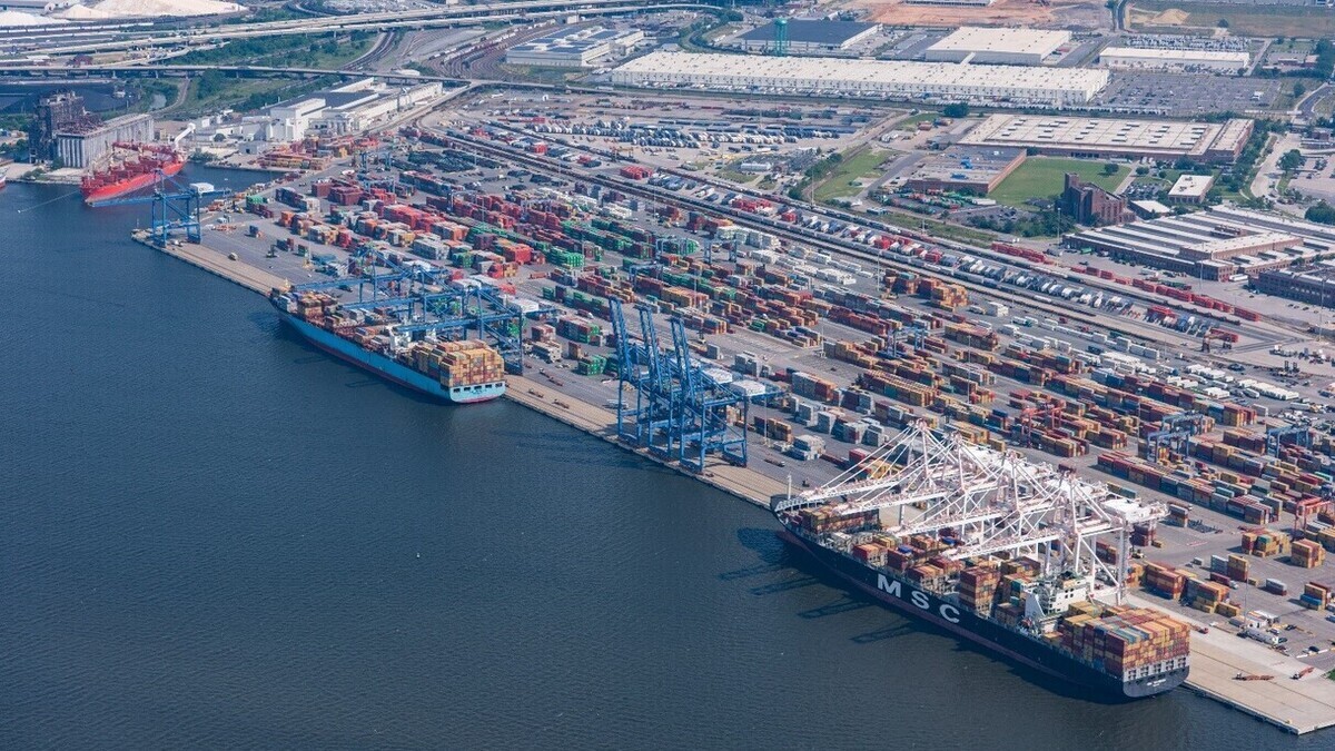 Maersk và Hapag-Lloyd loại Baltimore khỏi tuyến xuyên Đại Tây Dương