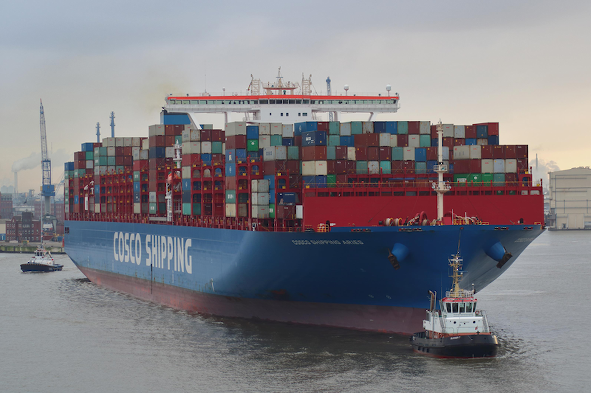 COSCO đề nghị mua 80% stevedore Zippel tại Hamburg