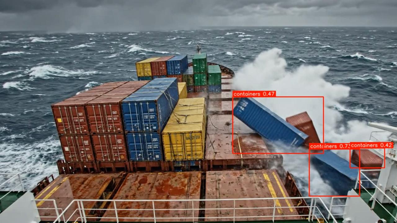 Bắt buộc báo cáo container rơi xuống biển từ 1/1