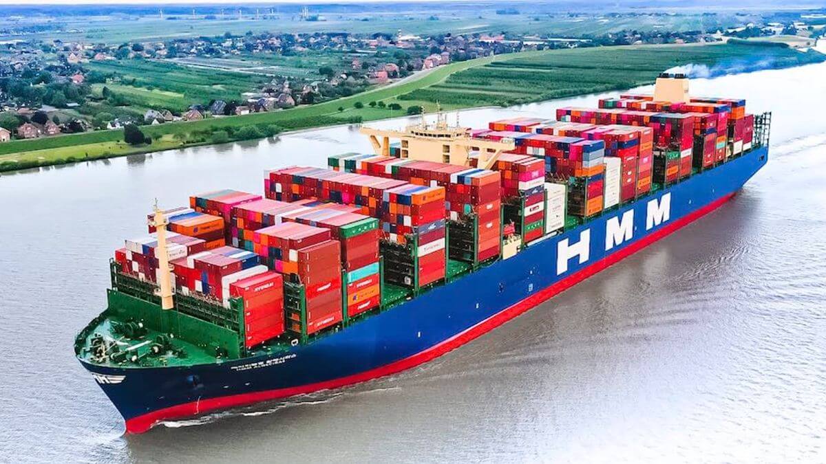 HMM triển khai điều hướng tự động AI trên đội tàu