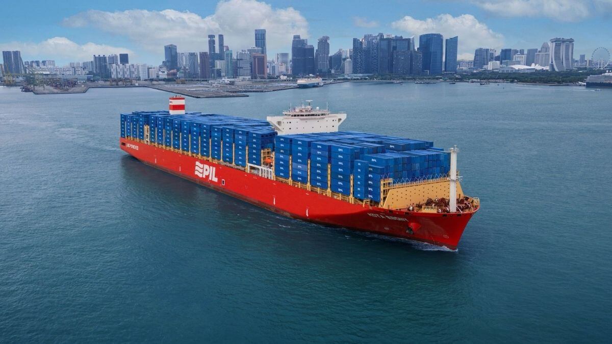 PIL chốt đóng 8 tàu container LNG neo-panamax