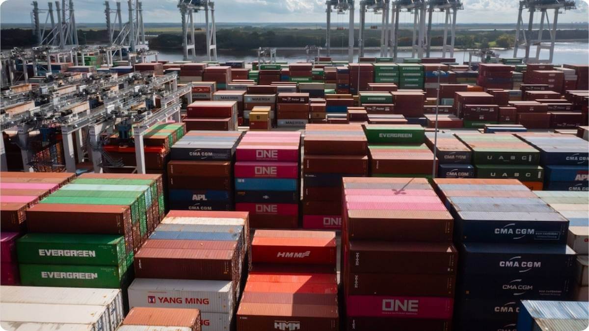 Cước container tăng tuần thứ tư do khủng hoảng Hormuz